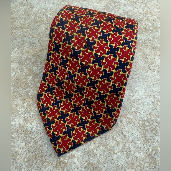 Burberry Elegant Red and Gold Patterned Tie - Picture 1 of 7
